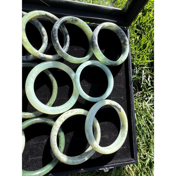 Lot of 16 Jade Bangle Bracelets - 730 grams - Vintage Jewelry Store Closeout Lot - Picture 5 of 9
